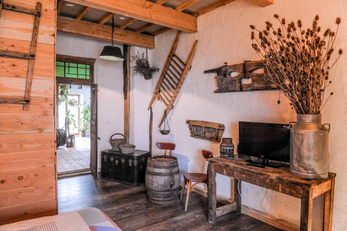 Le Moulin De Chamambard 호텔 Saint-Denis-les-Bourg 외부 사진
